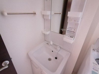 明るい色調の室内です