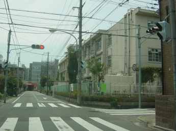 安井小学校まで400ｍ