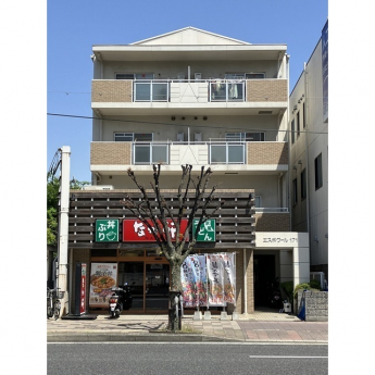 落ち着いた雰囲気の外観です