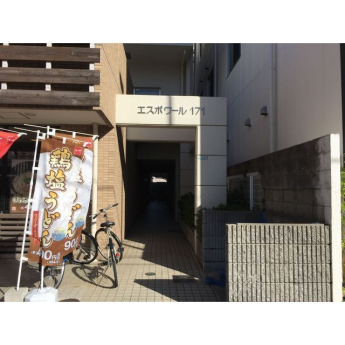 清潔なエントランスです