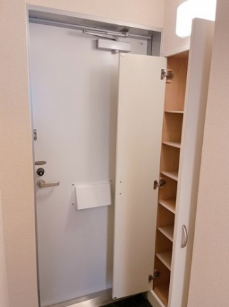 収納もある玄関です