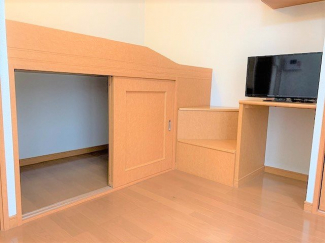 落ち着いて過ごせるお部屋なので、寝室にいかがでしょうか