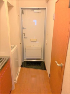 毎日通る玄関はこちらです