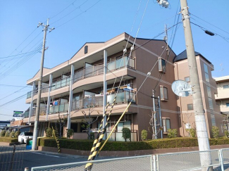 落ち着いた雰囲気の外観です
