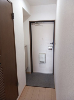 収納もある玄関です