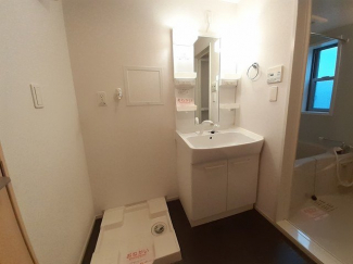 明るい洗面所です