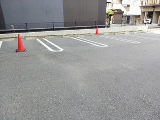 駐車場があるので、車を買う予定の方も安心です