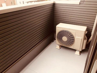 外からの目が気にならないバルコニーで洗濯物が干せます