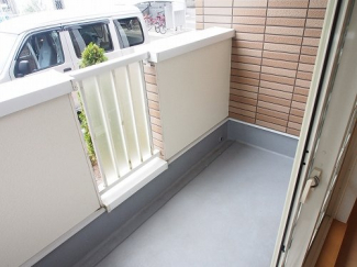 落ち着いた時間を過ごせるバルコニーです