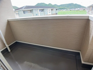 お洗濯にも便利なバルコニー付き