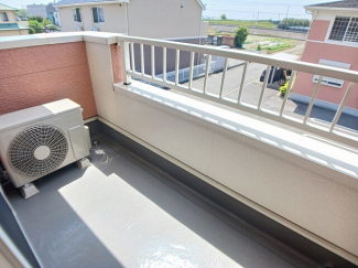 外からの目が気にならないバルコニーで洗濯物が干せます