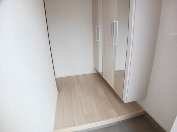 シンプルで使いやすい玄関です