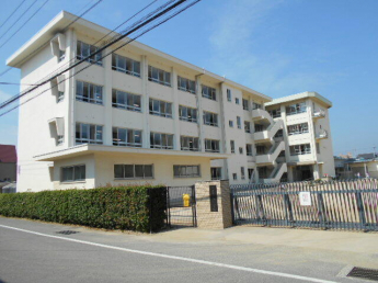 松山市立生石小学校まで650m