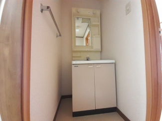 明るい洗面所です