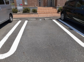 駐車場があるので、車を買う予定の方も安心です