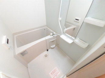 コンパクトで使いやすいお風呂です