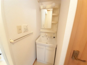 コンパクトで使いやすい洗面所