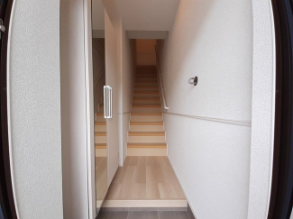 収納もある玄関です