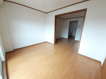 こちらの居間で趣味の時間をお楽しみください