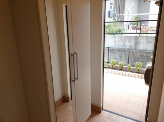 落ち着いた玄関です