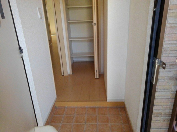 シンプルで使いやすい玄関です