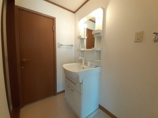 明るい洗面所です