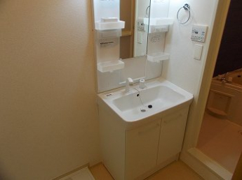 明るい洗面所です