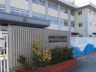 糸引小学校まで1300m