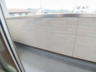 外からの目が気にならないバルコニーで洗濯物が干せます