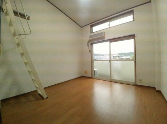 こちらの居間で趣味の時間をお楽しみください