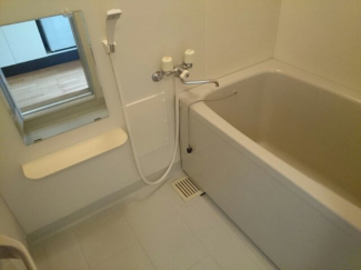 日々の疲れを癒すお風呂付です
