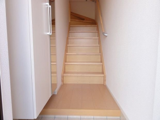 収納もある玄関です