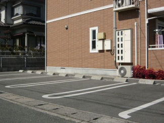 駐車場があるので、車を買う予定の方も安心です