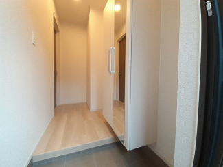 落ち着いた玄関です