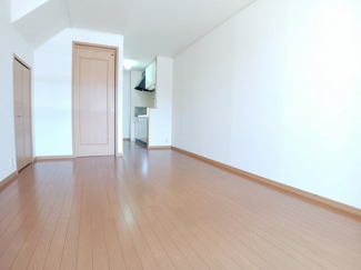 ゆったり過ごせる居間です