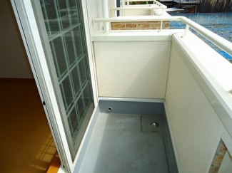 開放的で明るい空間を演出してくれるバルコニーです
