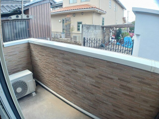 落ち着いた時間を過ごせるバルコニーです