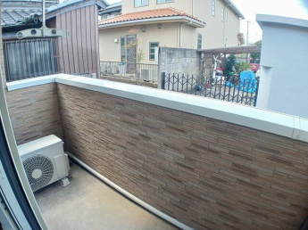 落ち着いた時間を過ごせるバルコニーです