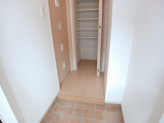 シンプルで使いやすい玄関です