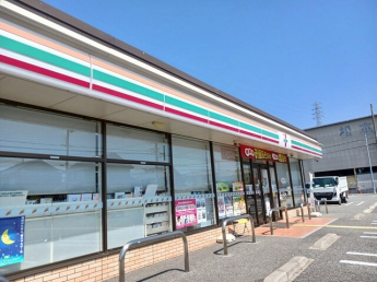 セブンイレブンまで720m
