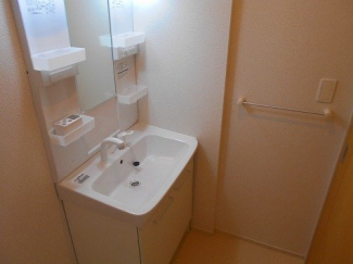 明るい洗面所です