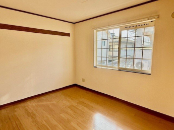 明るい色調の室内です