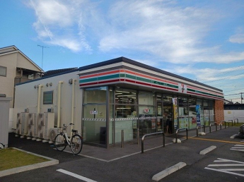 セブンイレブンまで550m