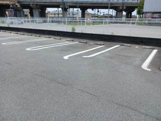 駐車場があるので、車を買う予定の方も安心です
