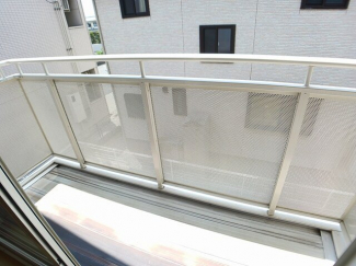 バルコニーからの眺めを楽しみながら食事をしませんか