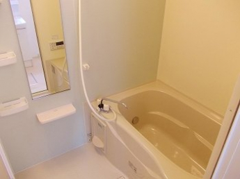 コンパクトで使いやすいお風呂です