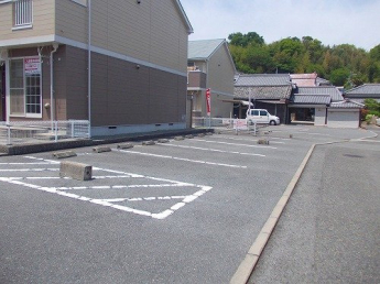 車をお持ちの方に嬉しい駐車場付きの物件です