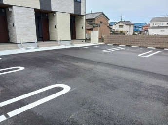 駐車場があるので、車を買う予定の方も安心です