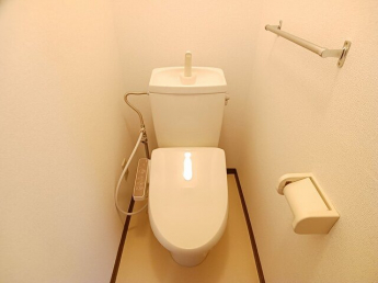 清潔感のあるトイレです