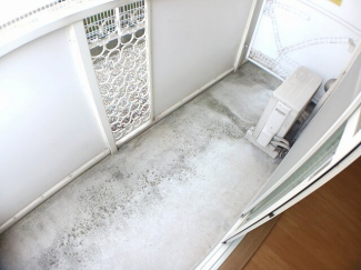 落ち着いた時間を過ごせるバルコニーです